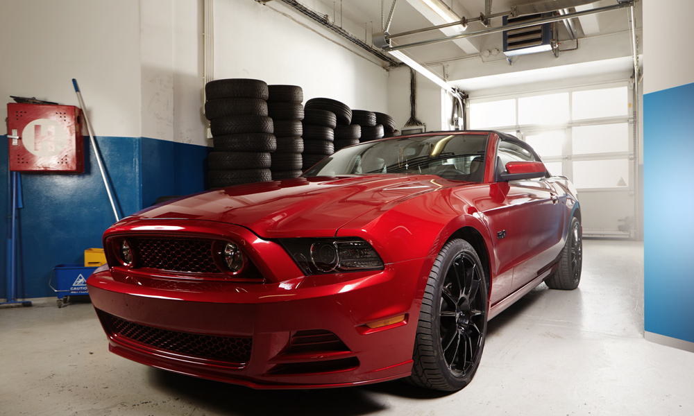2010 red ford shelby gt500